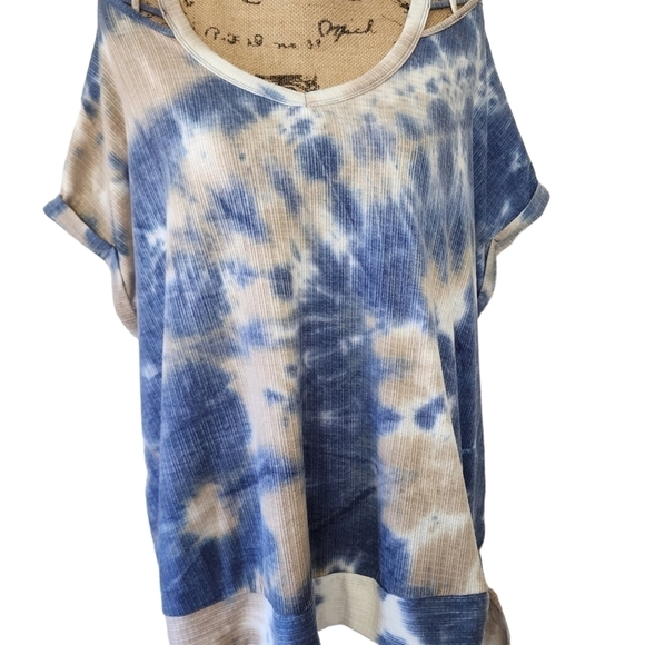 3/$15 Absolutely Famous Tie Die Top - 2X - Picture 8 of 9